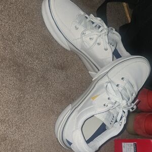 Reef White Athletic Shoes W Extra LacesGreat Beach Or Kic Shoes So Clean On Foot